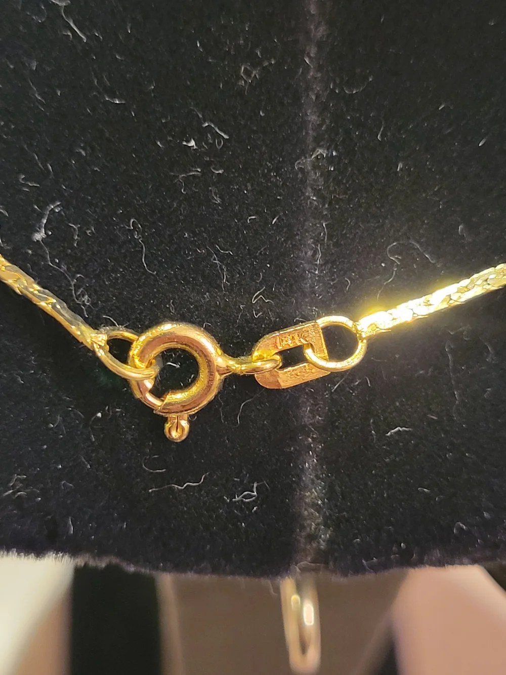 'Carol' Necklace in 14K Gold - Picture 4 of 4